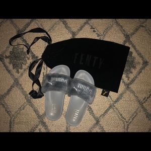FENTY SLIDES size 3 (women’s 6.5)